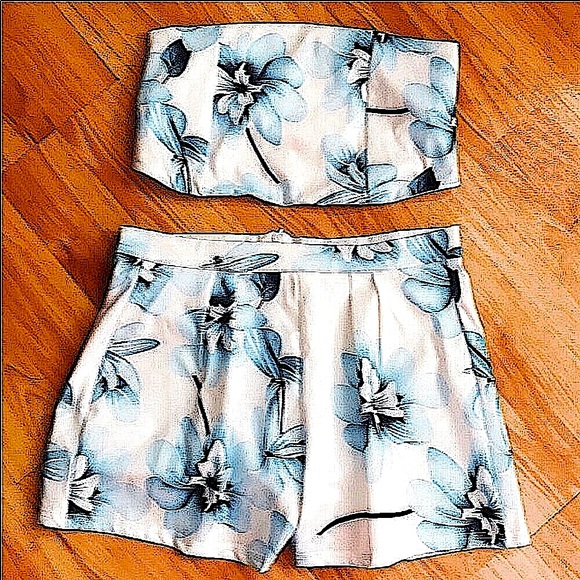 🆕🔥FASHION NOVA BEAUTIFUL BANDUE&MATCHING HIGH WAIST SHORTS:DRESSY(DATE NIGHT)! - Picture 3 of 5